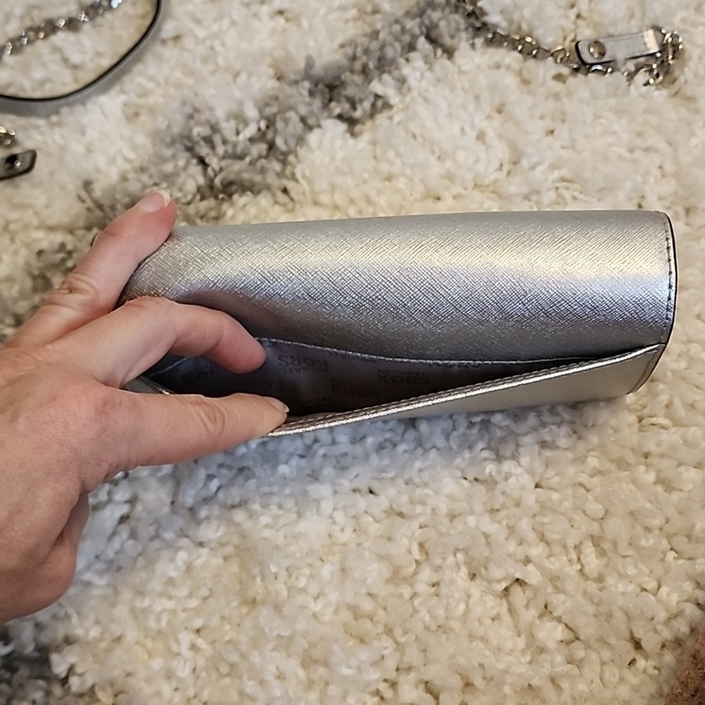 Michael Kors wallet with shoulder strap - Picture 6 of 11
